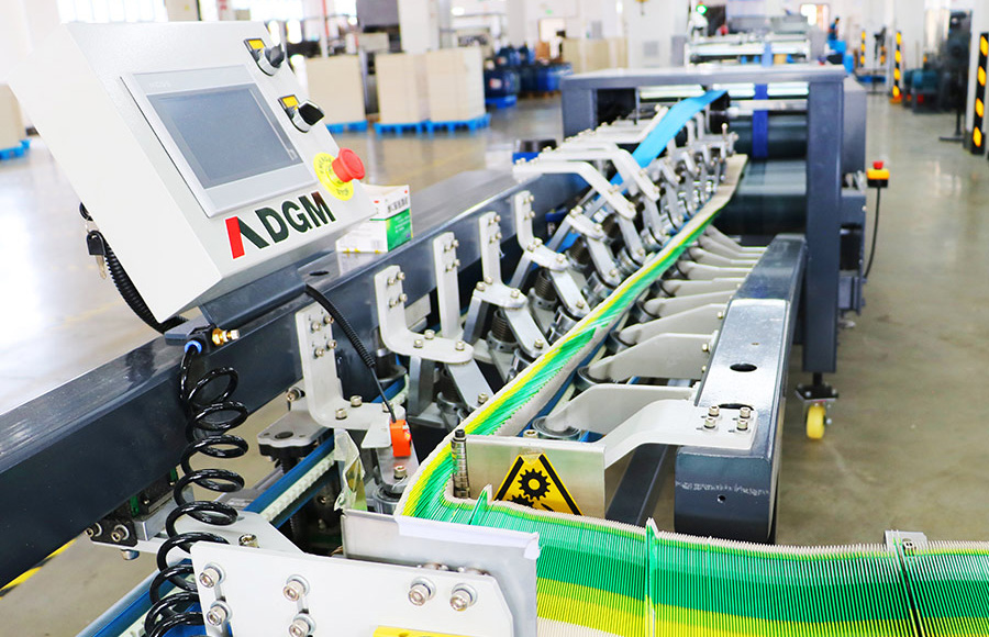 自(zì)動糊盒檢測一(yī)體(tǐ)機(jī)